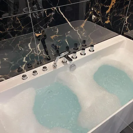 Hotel 15 - Center 4*