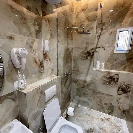 Hotel 15 - Center 4*