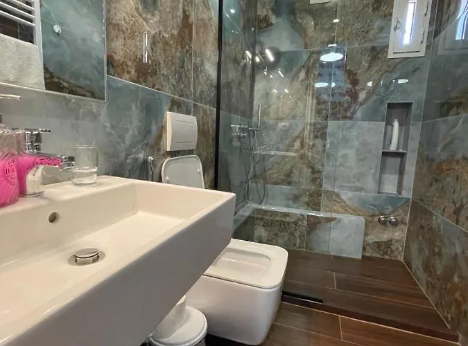 Hotel 15 - Center 4*