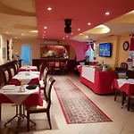 فندق 15 - Center تيرانا