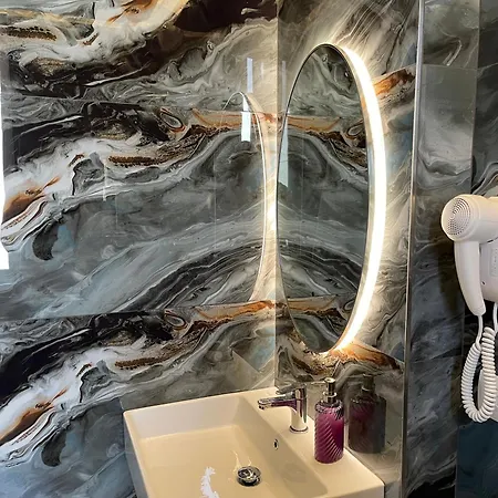 15 - Center 3* Τίρανα
