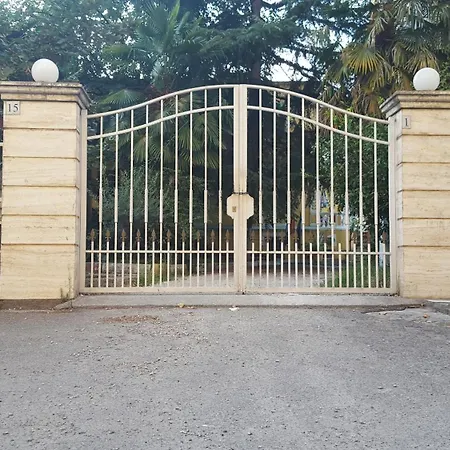 15 - Center Ξενοδοχείο Τίρανα