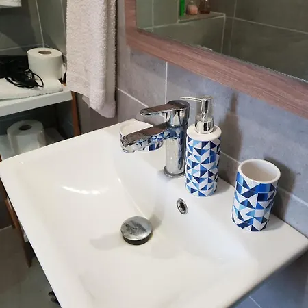 Hotel 15 - Center 4*