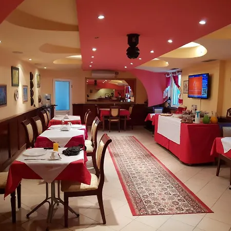 Hotel 15 - Center 4*