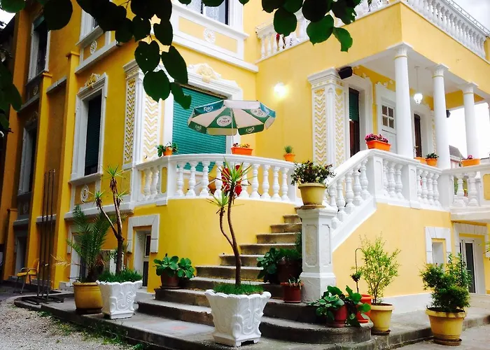 Hotel 15 - Center 4*